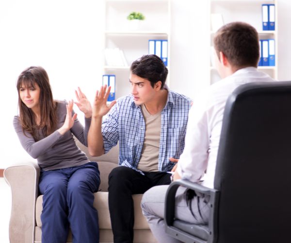 Symptomy uzależnienia - co powinna zauważyć rodzina osoby uzależnionej